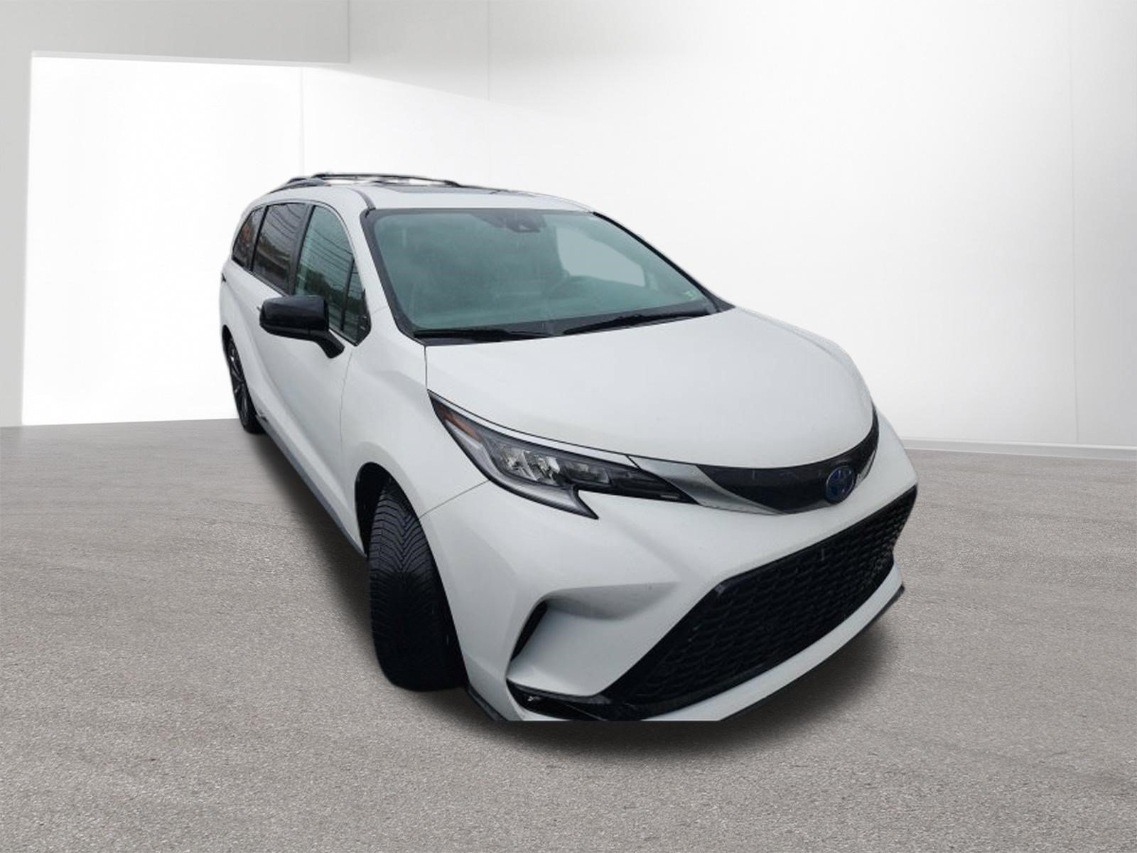 Used 2022 Toyota Sienna XSE w/ XSE Plus Package FWD image 26