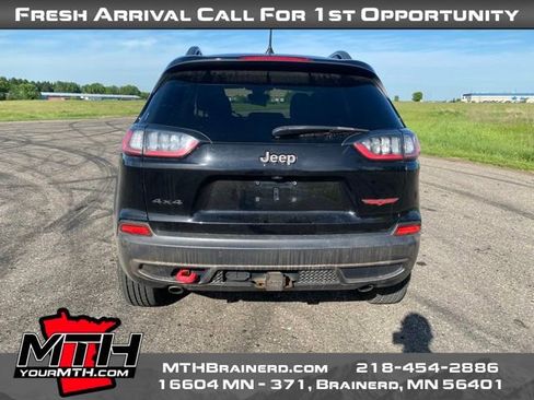 Used 2019 Jeep Cherokee Trailhawk w/ Cold Weather Group AWD/4WD image 7