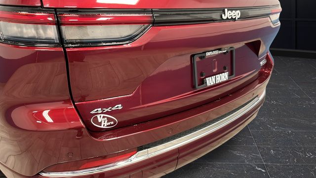 Used 2023 Jeep Grand Cherokee Overland w/ Luxury Tech Group IV AWD/4WD image 42