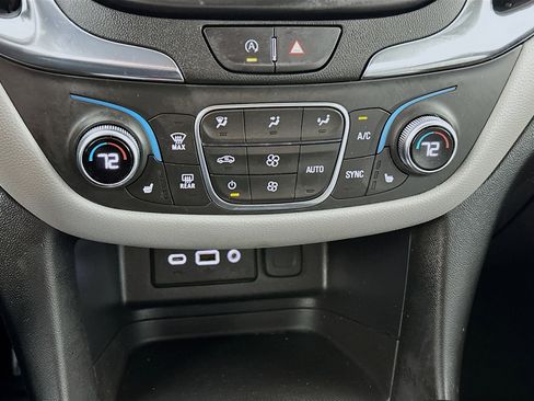 Used 2022 Chevrolet Equinox LT w/ Driver Convenience Package image 15