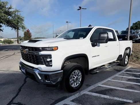 Used 2025 Chevrolet Silverado 2500 LT w/ Convenience Package AWD/4WD image 9