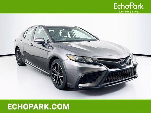 Used 2021 Toyota Camry SE FWD image 1