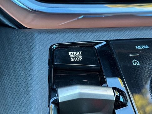 Used 2025 BMW X3 xDrive30i w/ Premium Package image 28