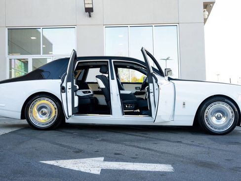 Used 2019 Rolls-Royce Phantom Sedan RWD image 11