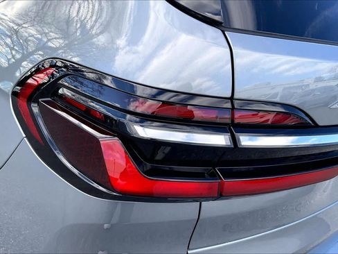 Used 2025 BMW X7 xDrive40i w/ Executive Package image 60