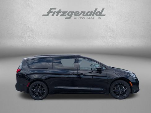 Used 2025 Chrysler Pacifica Limited FWD image 4