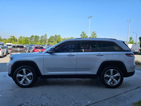 Used 2022 Jeep Grand Cherokee Limited RWD image 4