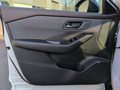 Used 2023 Nissan Rogue S image 21