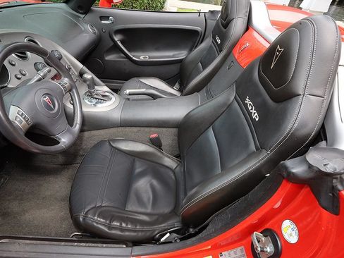 Used 2008 Pontiac Solstice GXP w/ Premium Package RWD image 32