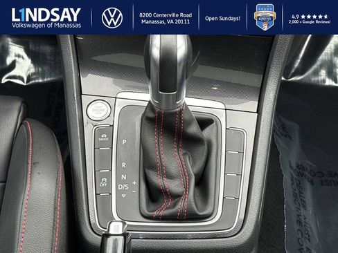 Used 2017 Volkswagen GTI SE image 16