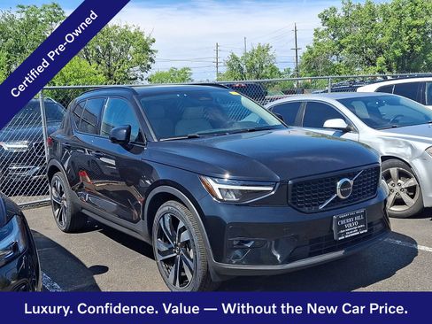 Used 2023 Volvo XC40 B5 Plus w/ Climate Package AWD/4WD image 3