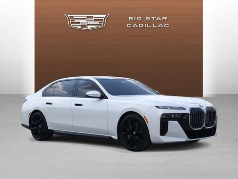 Used 2023 BMW 760i xDrive w/ Executive Package image 7