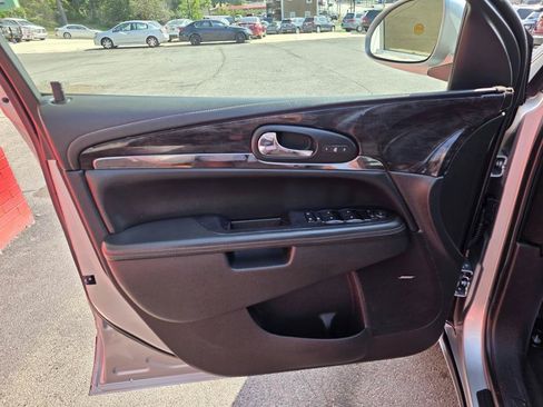 Used 2015 Buick Enclave Leather FWD image 12