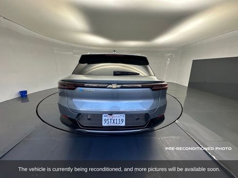 Used 2025 Chevrolet Equinox EV LT w/ Convenience Package image 4