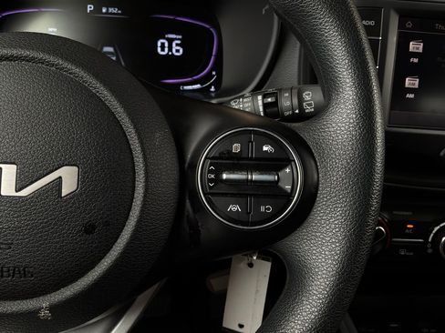 Used 2025 Kia Soul LX w/ LX Technology Package FWD image 32