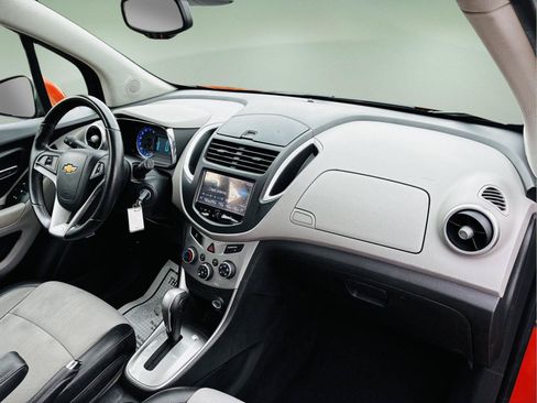 Used 2015 Chevrolet Trax LT w/ LT Sun and Sound Package AWD/4WD image 22