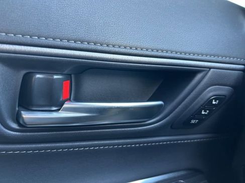 Used 2024 Toyota Venza XLE image 15