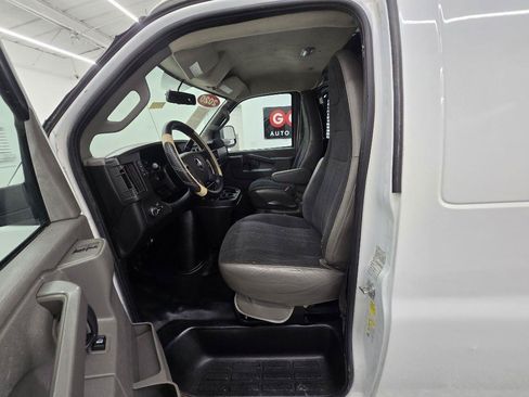 Used 2020 Chevrolet Express 2500 w/ Driver Convenience Package RWD image 9