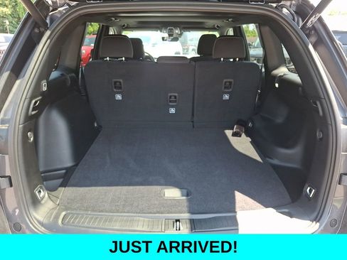 Used 2025 Jeep Grand Cherokee Laredo X w/ Luxury Tech Group I AWD/4WD image 28