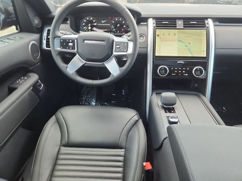 Certified 2025 Land Rover Discovery S AWD/4WD image 4