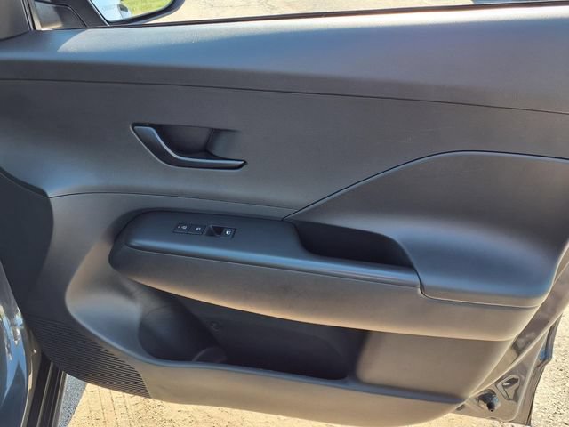 Used 2025 Hyundai Kona SEL FWD image 43