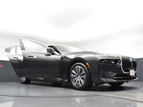 Used 2024 BMW i7 eDrive50 RWD image 29