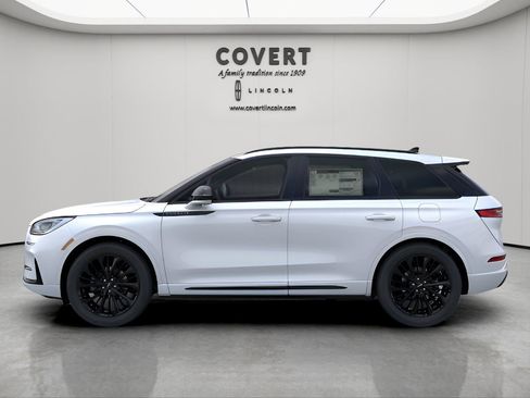 New 2026 Lincoln Corsair Premiere image 3