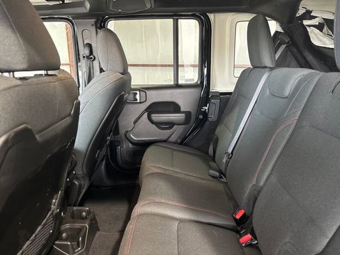 Used 2025 Jeep Wrangler Rubicon image 12