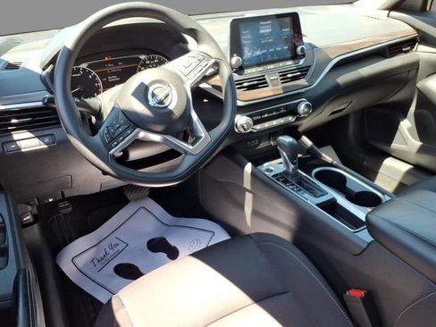 Used 2024 Nissan Altima 2.5 SV FWD image 6
