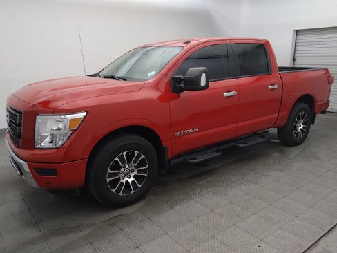 Used 2021 Nissan Titan SV w/ SV Convenience Package AWD/4WD image 2