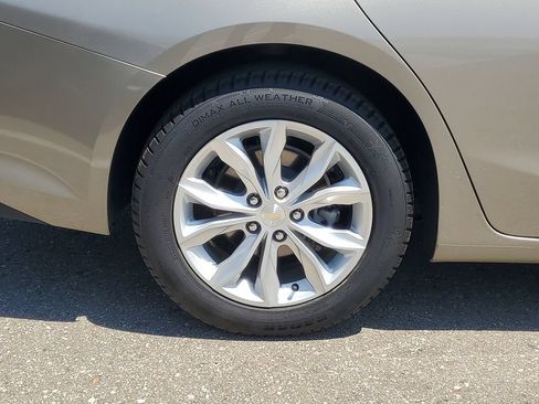 Used 2022 Chevrolet Malibu LT FWD image 5