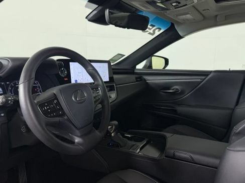 Used 2025 Lexus ES 350 w/ Premium Package FWD image 4