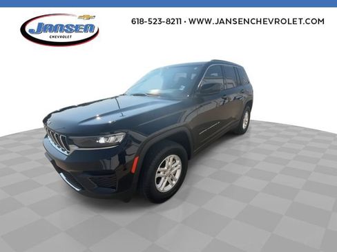 Used 2025 Jeep Grand Cherokee Laredo AWD/4WD image 4