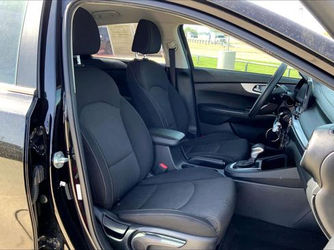 Used 2022 Kia Forte LXS image 9