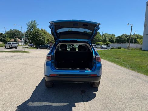 Used 2018 Jeep Compass Latitude w/ Popular Equipment Group AWD/4WD image 8