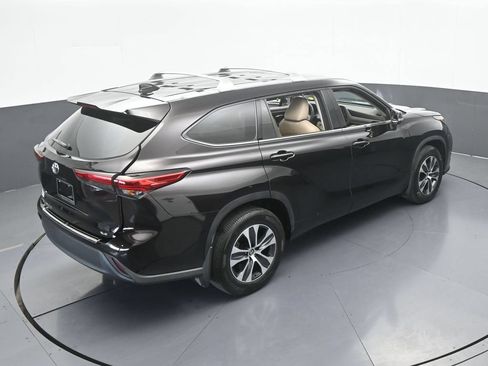 Used 2022 Toyota Highlander XLE FWD image 51