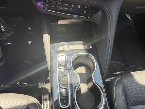 Used 2023 Buick Envision Essence FWD image 19