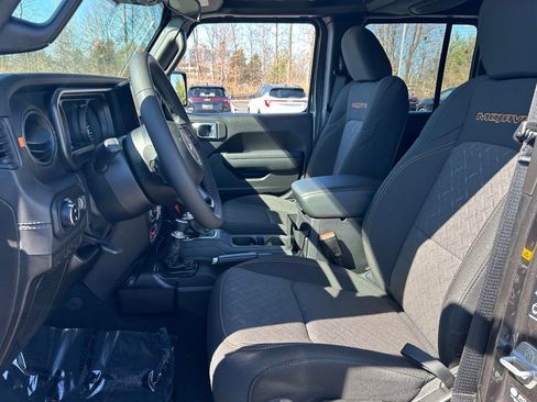 Certified 2025 Jeep Gladiator Mojave image 21