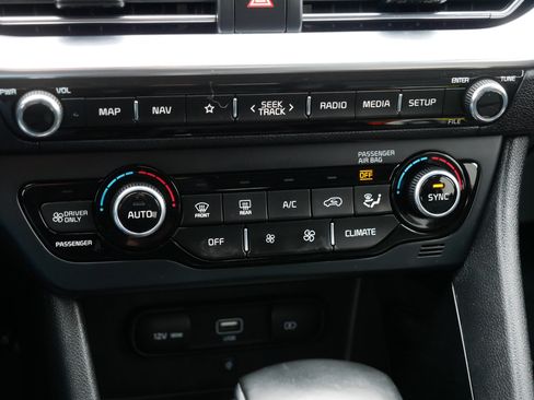 Certified 2022 Kia Niro Touring Special Edition image 23