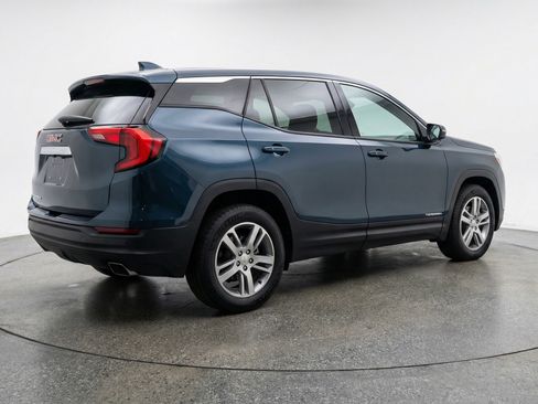 Used 2024 GMC Terrain SLE image 9