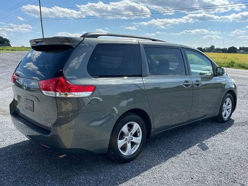 Used 2014 Toyota Sienna LE FWD image 4