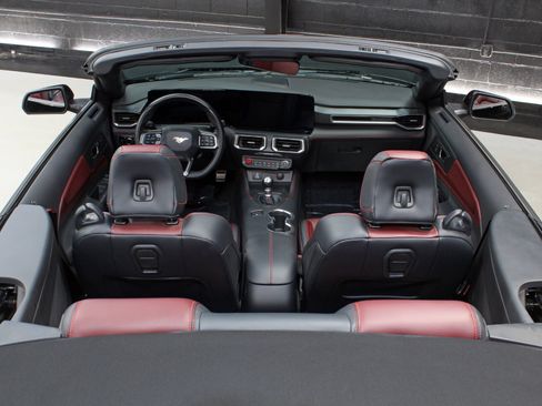 Used 2025 Ford Mustang GT Premium RWD image 31