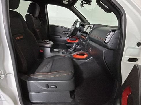 Used 2025 Nissan Frontier PRO-4X AWD/4WD image 30