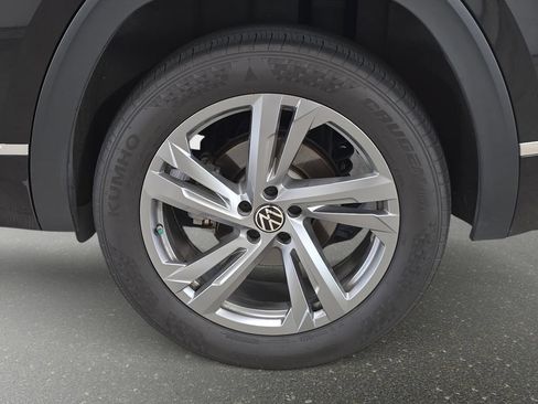 Used 2024 Volkswagen Atlas Cross Sport SEL R-Line AWD/4WD image 32