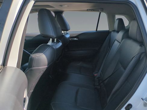 Used 2022 Toyota Corolla Cross XLE image 13