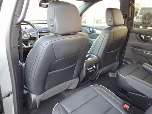 Used 2025 Buick Enclave Preferred image 14