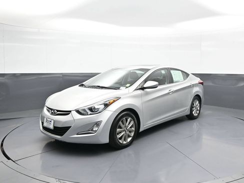 Used 2015 Hyundai Elantra SE w/ Option Group 03 FWD image 1
