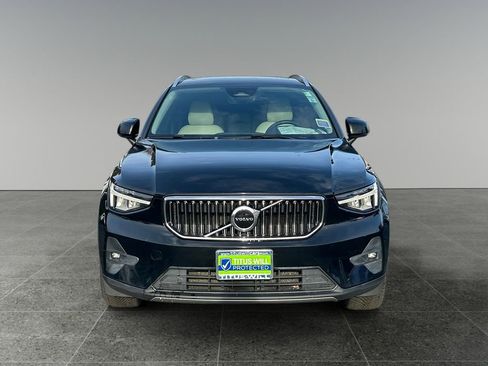 Used 2023 Volvo XC40 B5 Plus image 2