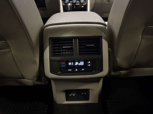 Used 2021 Volkswagen Atlas SE image 35