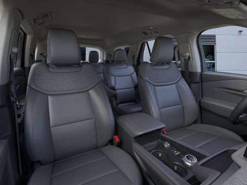 Used 2026 Ford Explorer Active w/ Active Comfort Package AWD/4WD image 9